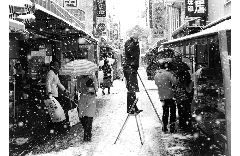 Shop owners clearing snow.　Demachi Masugata Shopping Arcade　1976